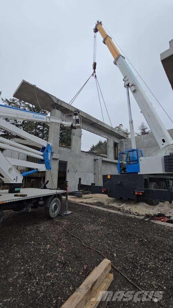 Krupp KMK 4070 Mobile and all terrain cranes