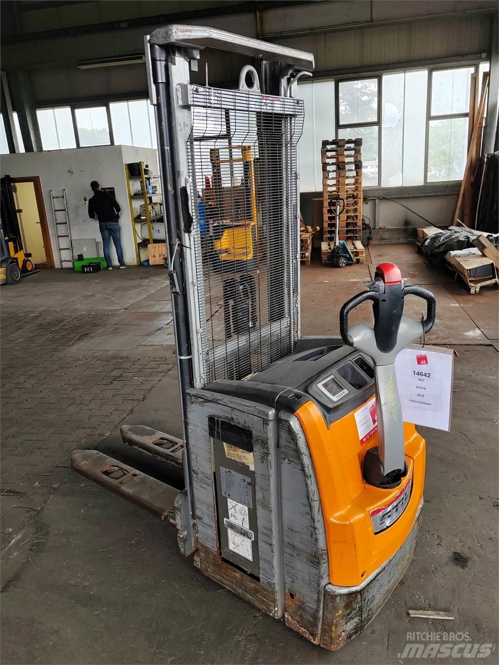 Still EXV14 Pedestrian stacker
