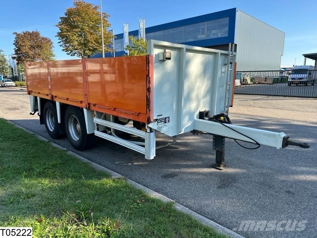 Thomas midden as Curtain Side Trailers