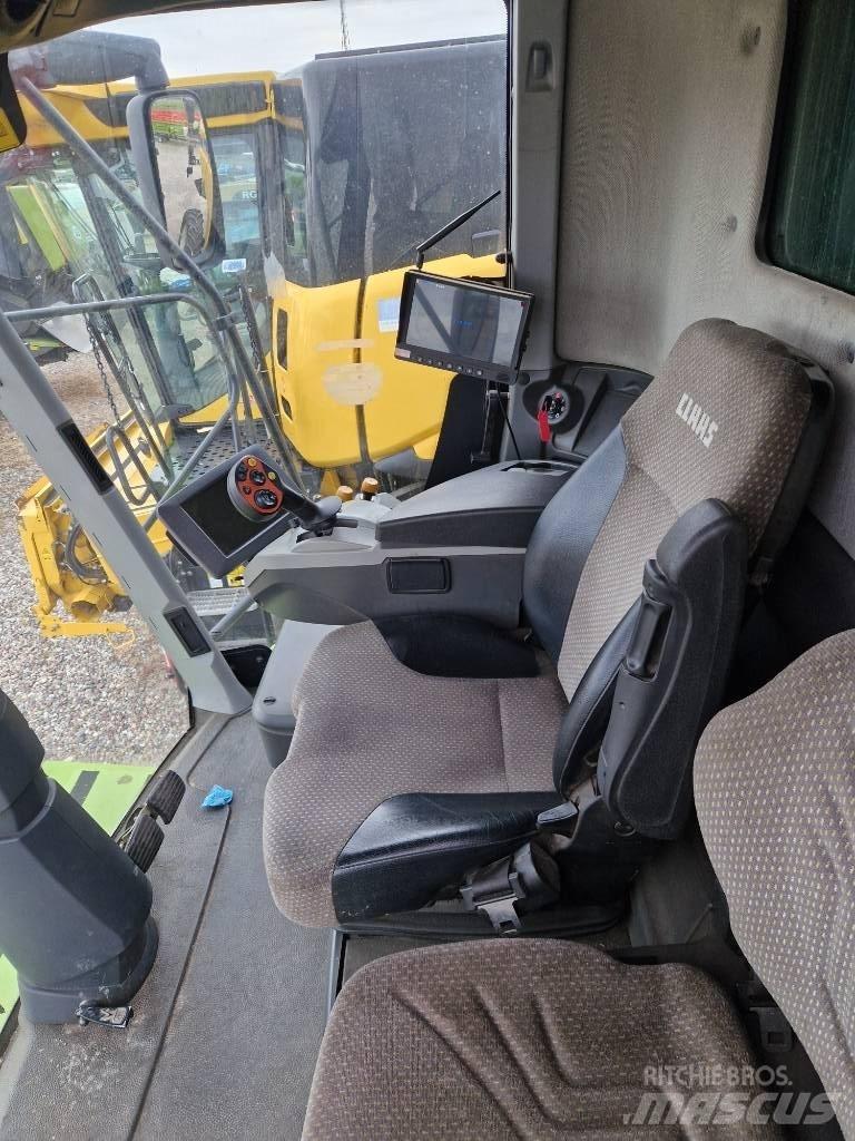CLAAS Lexion 670 Combine Harvesters