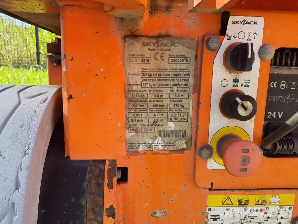 SkyJack SJ III 3219 Scissor Lifts