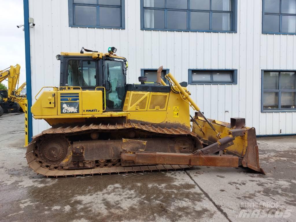 Komatsu D65PX-18 Crawler dozers
