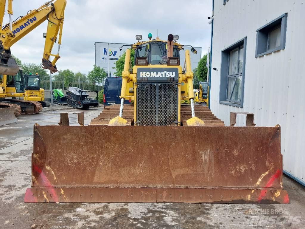 Komatsu D65PX-18 Crawler dozers