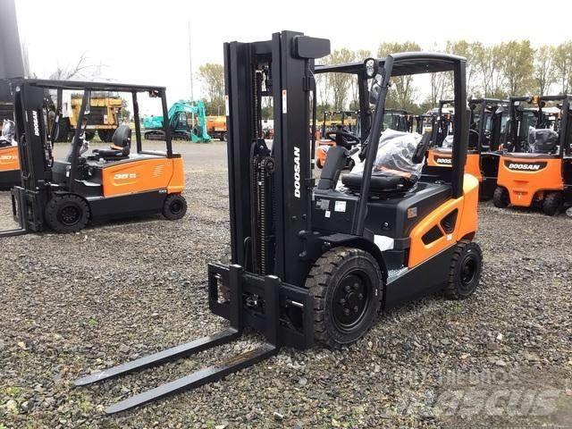 Doosan D25S-9 Diesel Forklifts