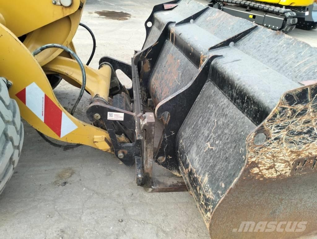 CAT 906M Wheel Loaders