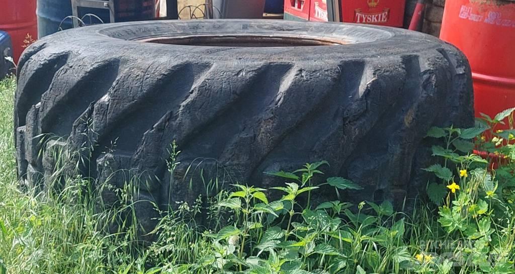 Komatsu 895 Tires, wheels and rims