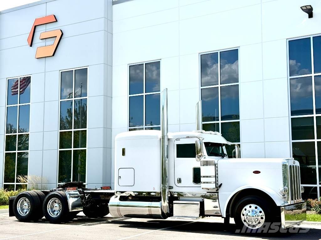 Peterbilt 389 Conventional Trucks / Tractor Trucks