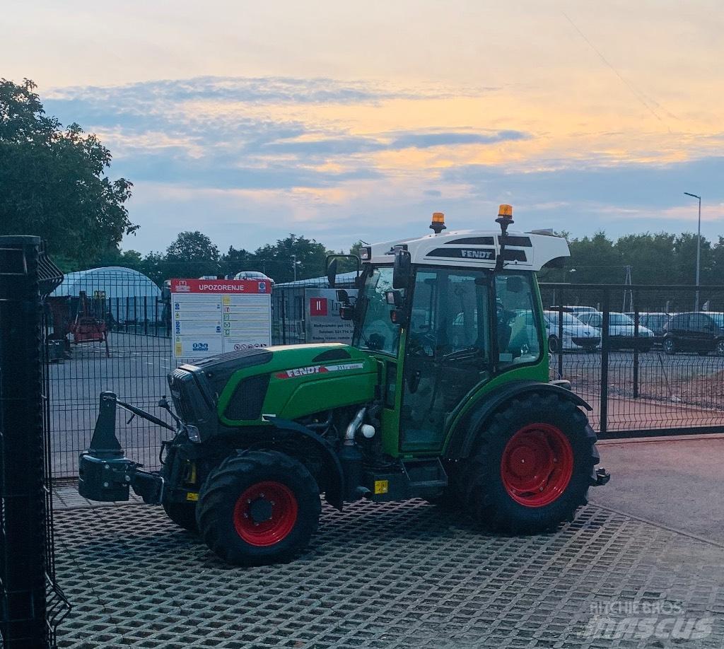 Fendt 211 Tractors