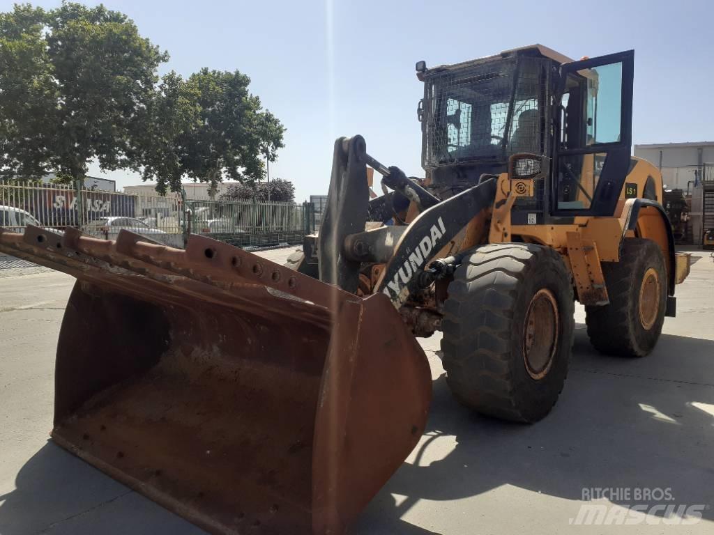 Hyundai HL 940A Wheel Loaders