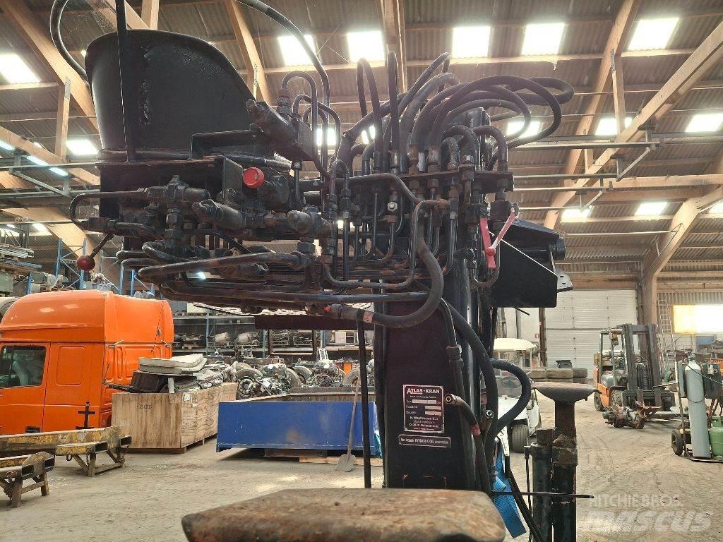 Atlas AK 4002 Knuckleboom cranes