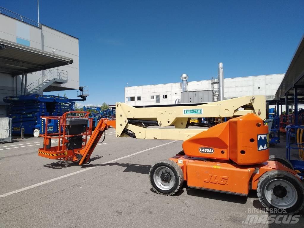 JLG E 450 AJ Articulated boom lifts