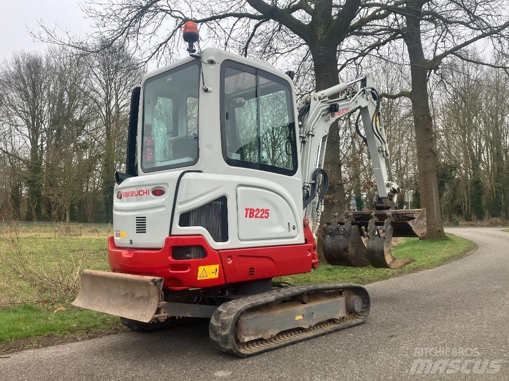 Takeuchi TB225 extra Mini Excavators <7t (Mini Diggers)