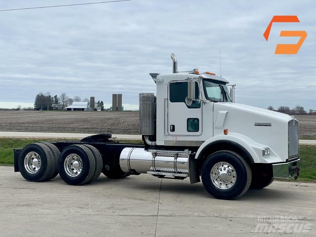Kenworth T800 Conventional Trucks / Tractor Trucks
