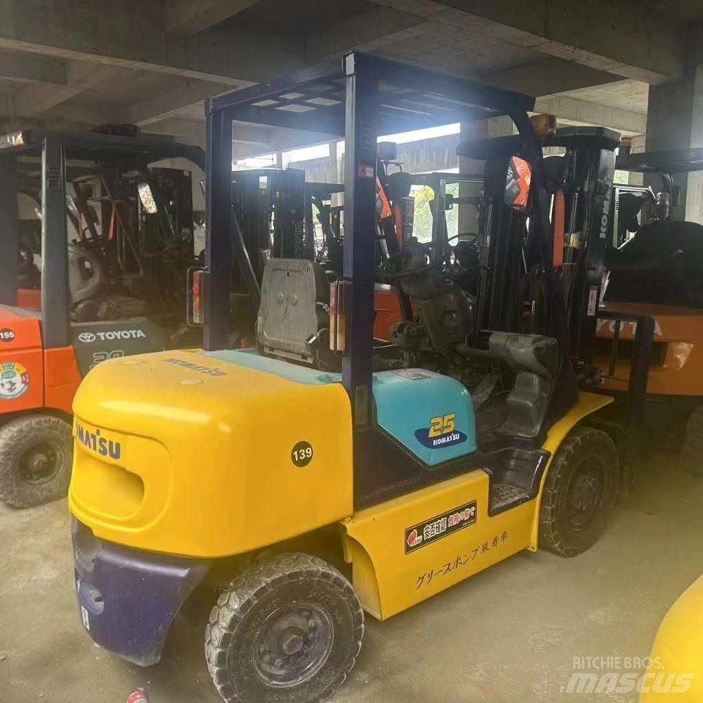 Komatsu F25T-14 Diesel Forklifts