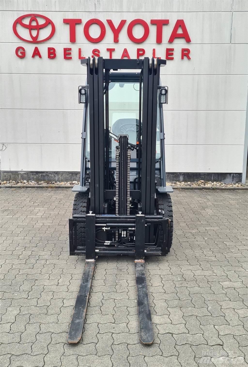 Toyota 52-8FDF25 Diesel Forklifts
