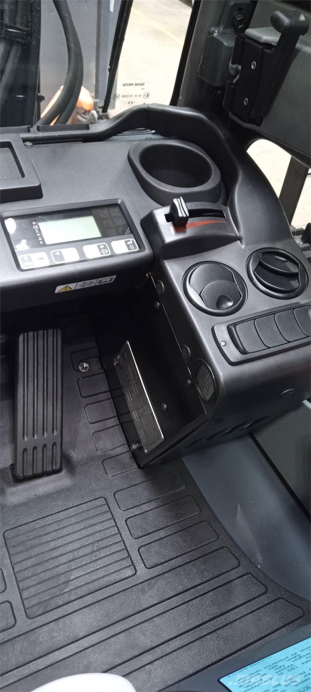 Toyota 52-8FDF25 Diesel Forklifts