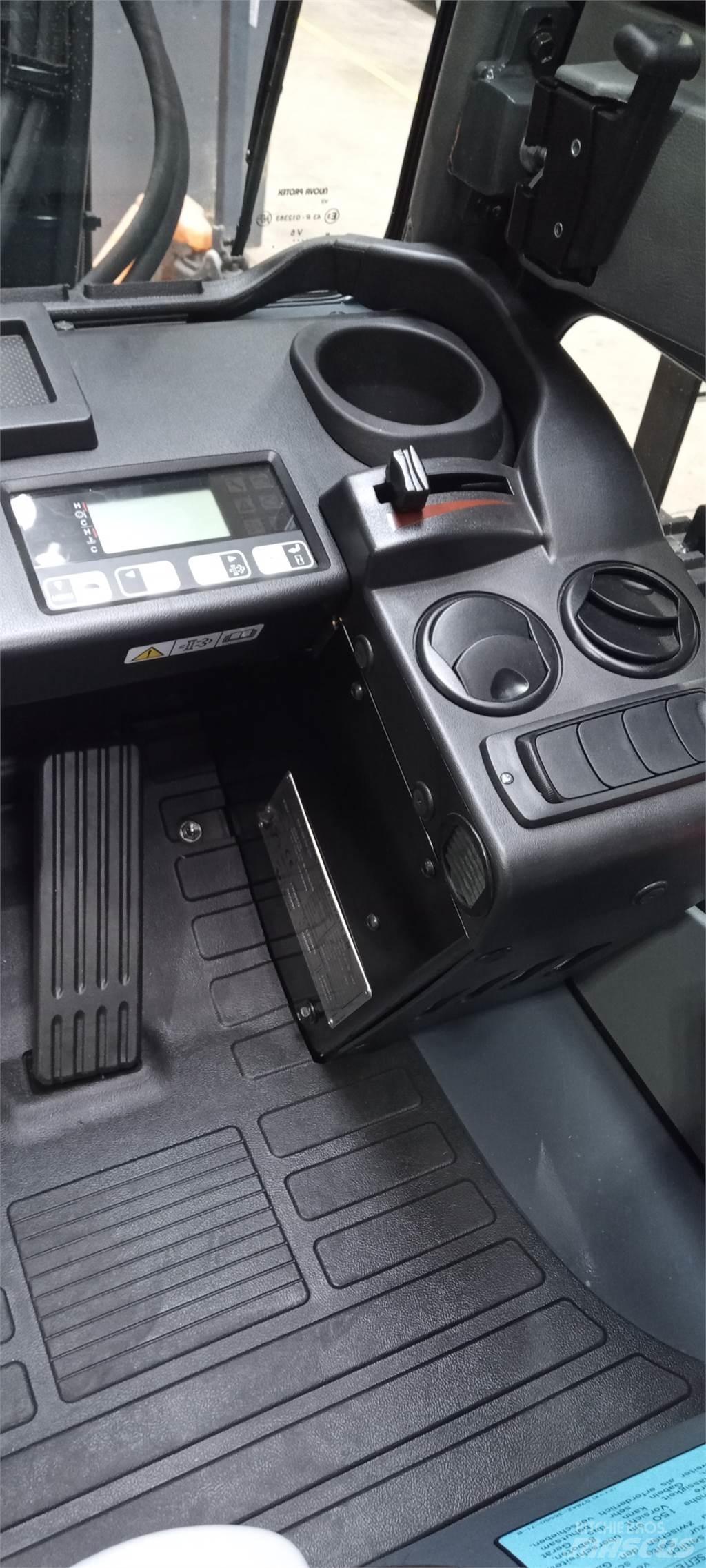 Toyota 52-8FDF25 Diesel Forklifts