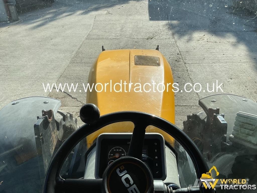 JCB Fastrac 4220 Tractors