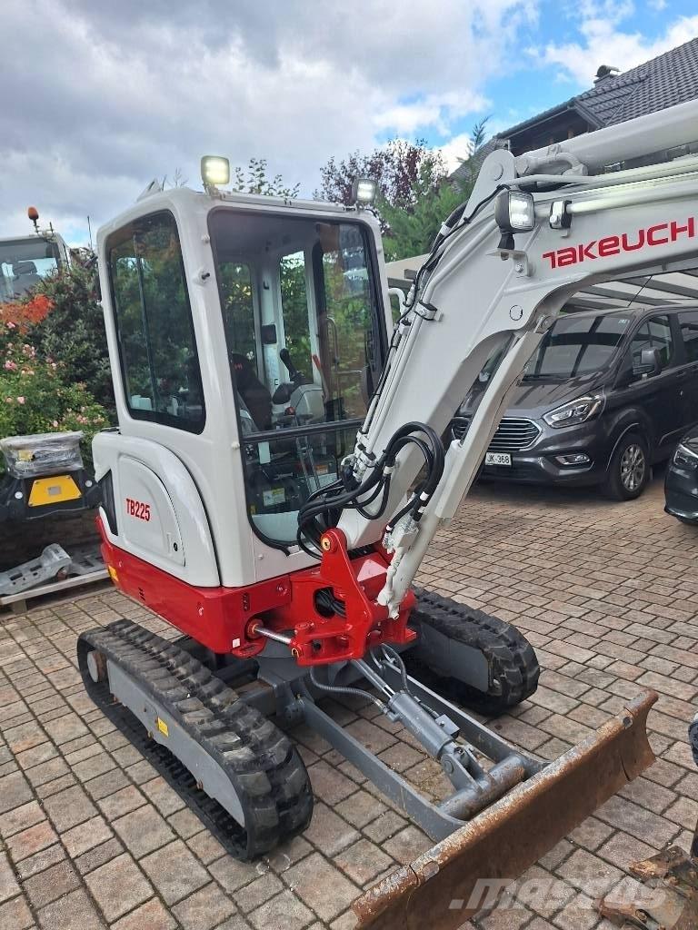 Takeuchi TB 225 Mini Excavators <7t (Mini Diggers)