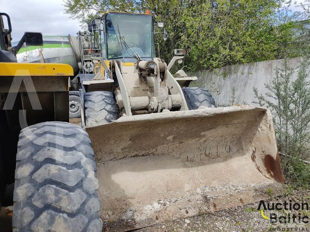 Komatsu WA250-5 Wheel Loaders
