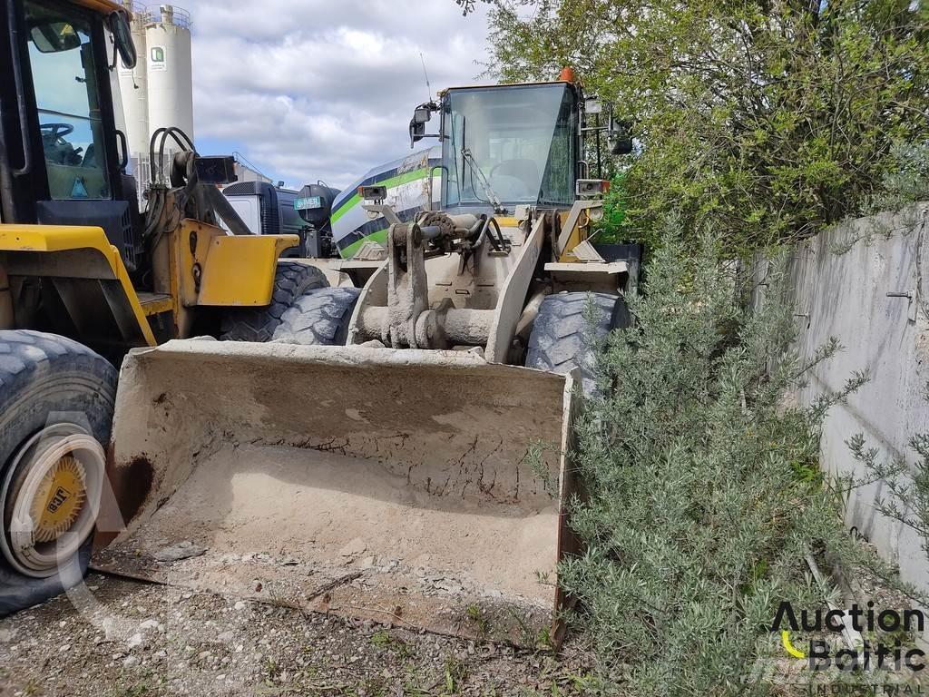 Komatsu WA250-5 Wheel Loaders