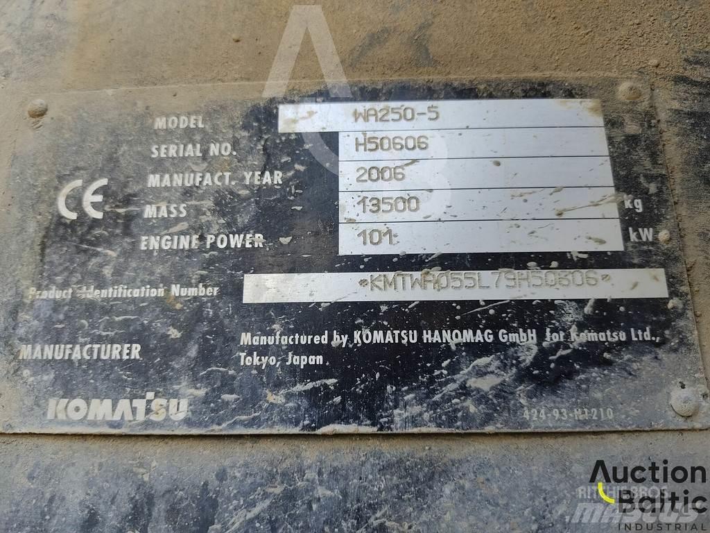 Komatsu WA250-5 Wheel Loaders