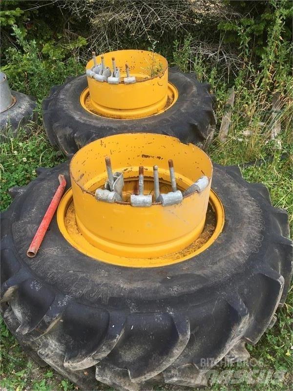 Vredestein 420/85-30 Tires, wheels and rims
