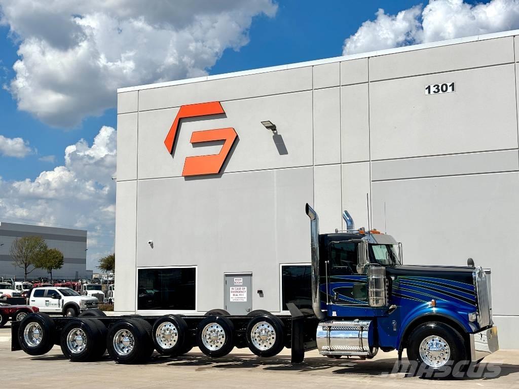 Kenworth W 900 Conventional Trucks / Tractor Trucks