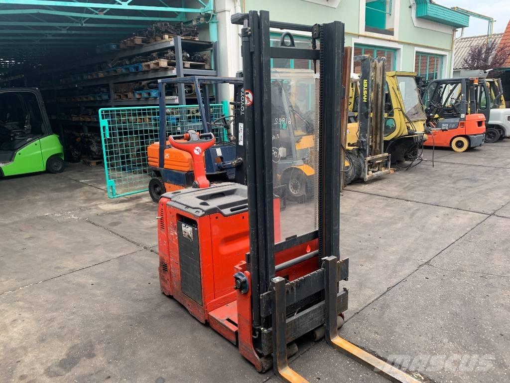 Linde L12AC V-3818 Self Propelled Stackers