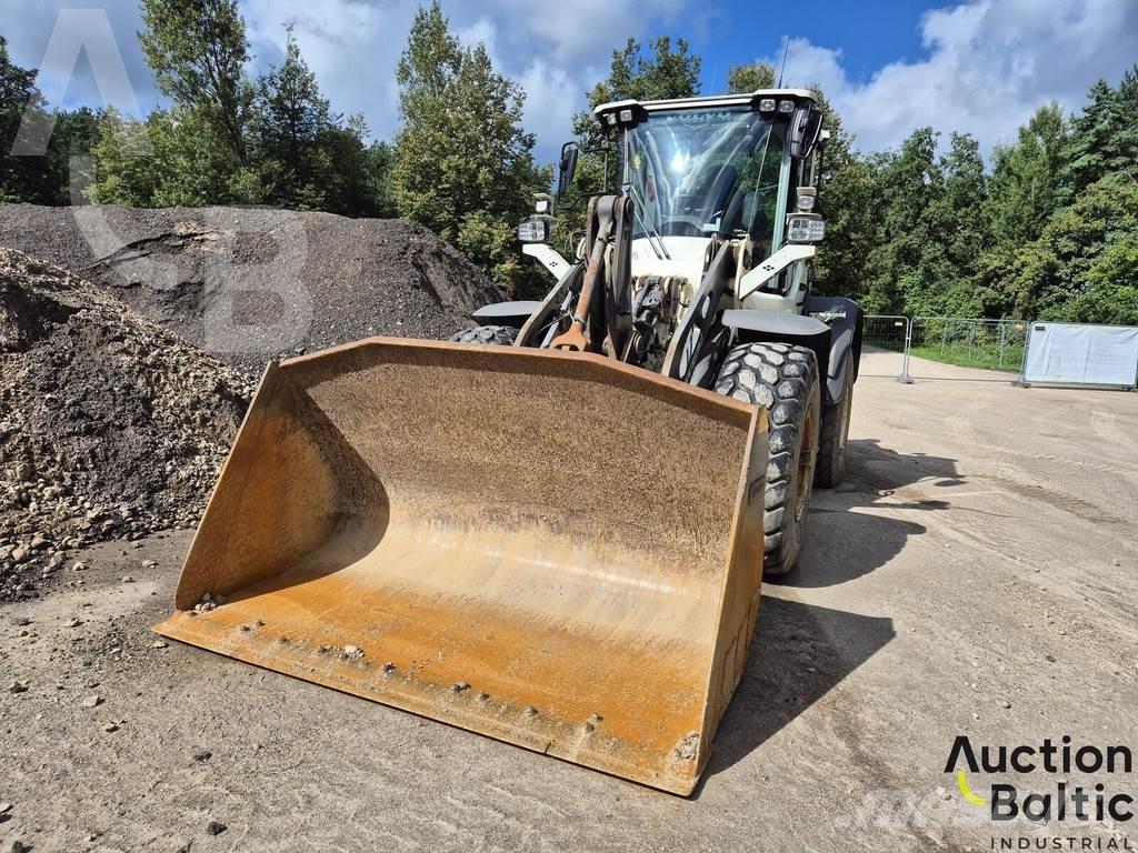 Volvo L 90 Wheel Loaders
