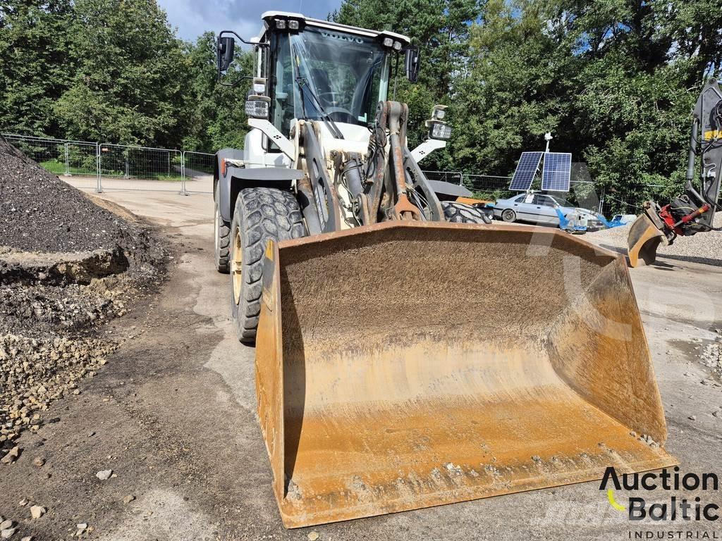 Volvo L 90 Wheel Loaders