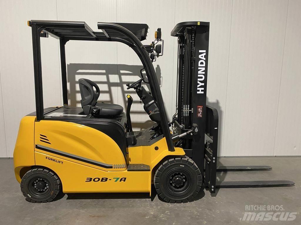Hyundai 30B-7A Electric Forklifts