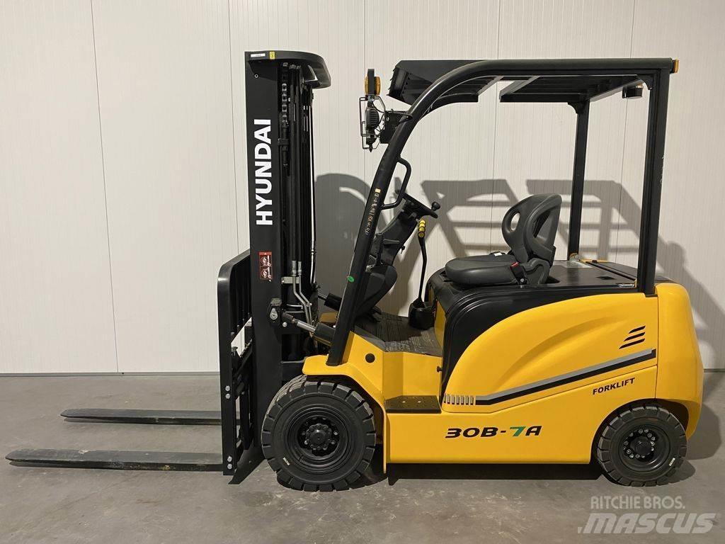 Hyundai 30B-7A Electric Forklifts