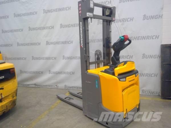 Jungheinrich ERC 212 Self propelled stackers