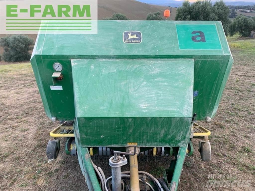 John Deere 690 Square Balers