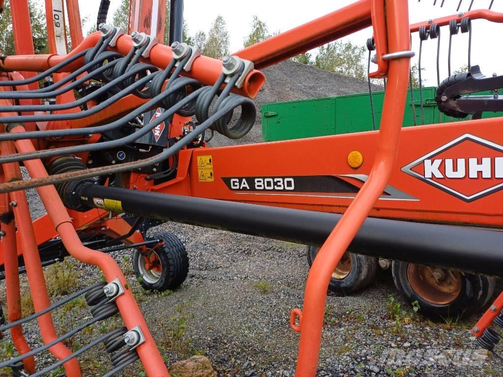 Kuhn GA8030 Swathers \ Windrowers