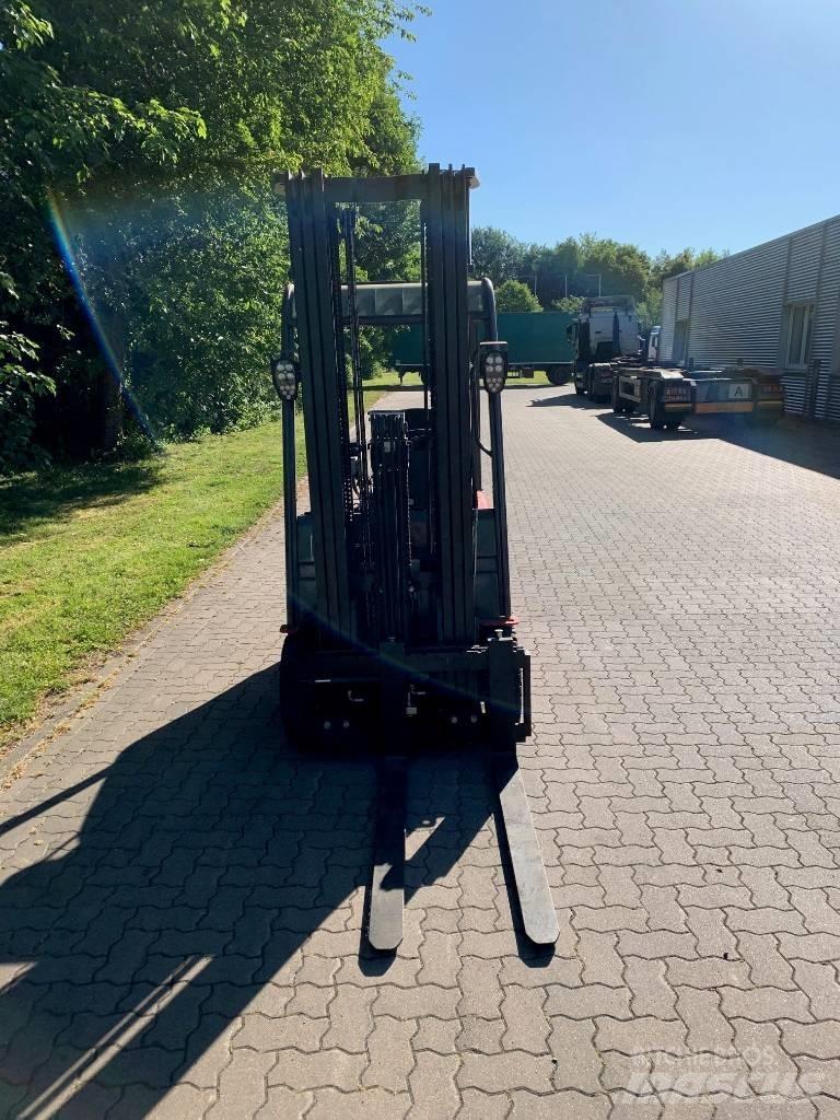 Manitou ME318 Electric Forklifts