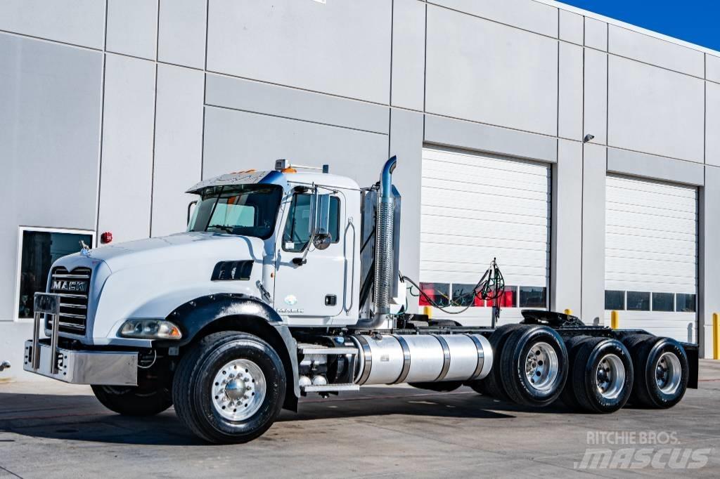 Mack Granite GU 813 Dump Trucks