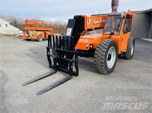SkyTrak 8042 Telescopic Handlers