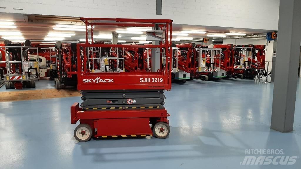 SkyJack SJIII 3219 Scissor Lifts