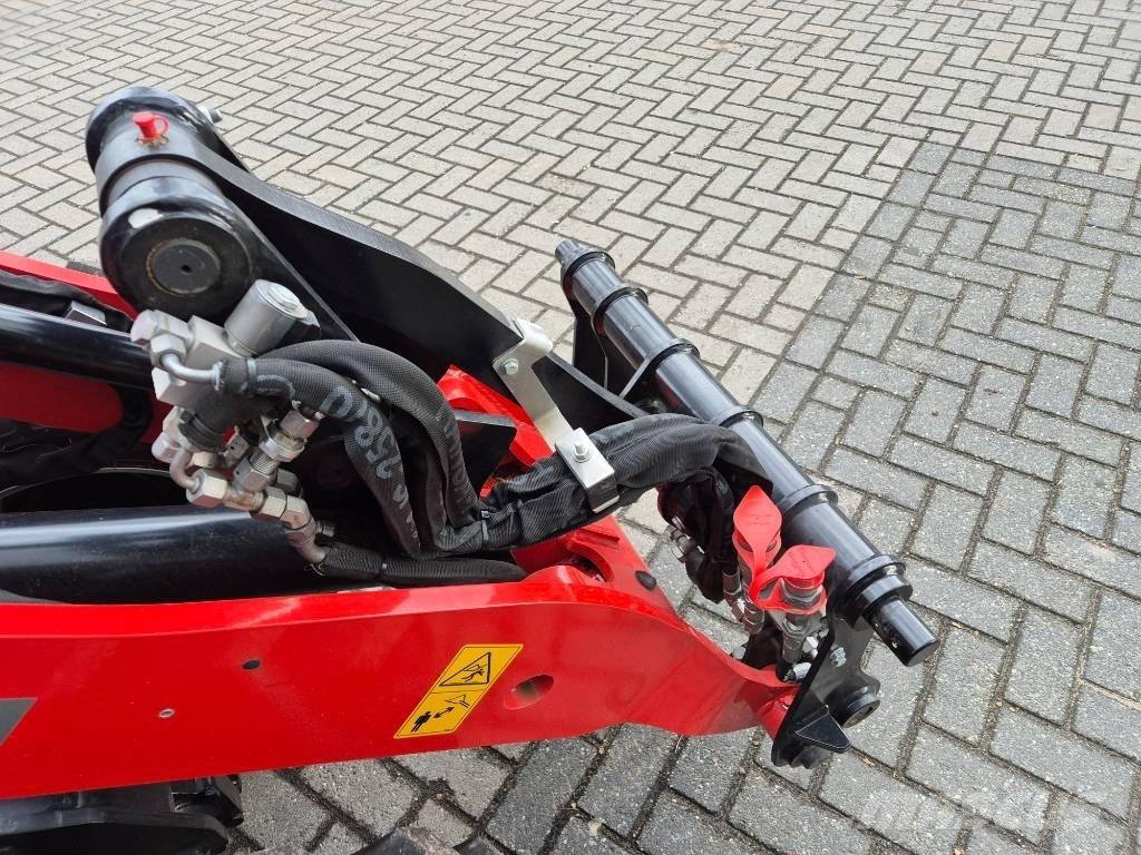 Manitou MLA 3-25 H Mini Loader