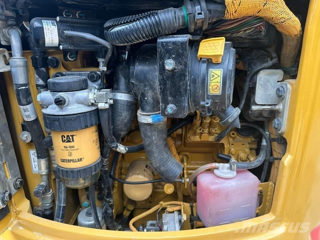 CAT 302 Mini Excavators <7t (Mini Diggers)