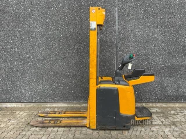 Jungheinrich ERC 216 Self Propelled Stackers