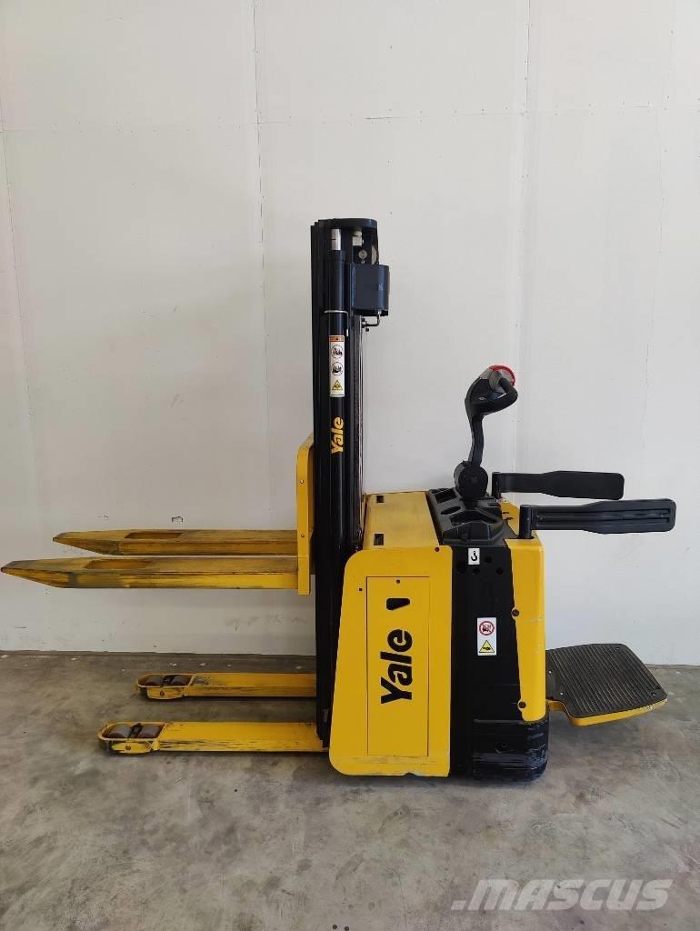 Yale MS15X Self Propelled Stackers
