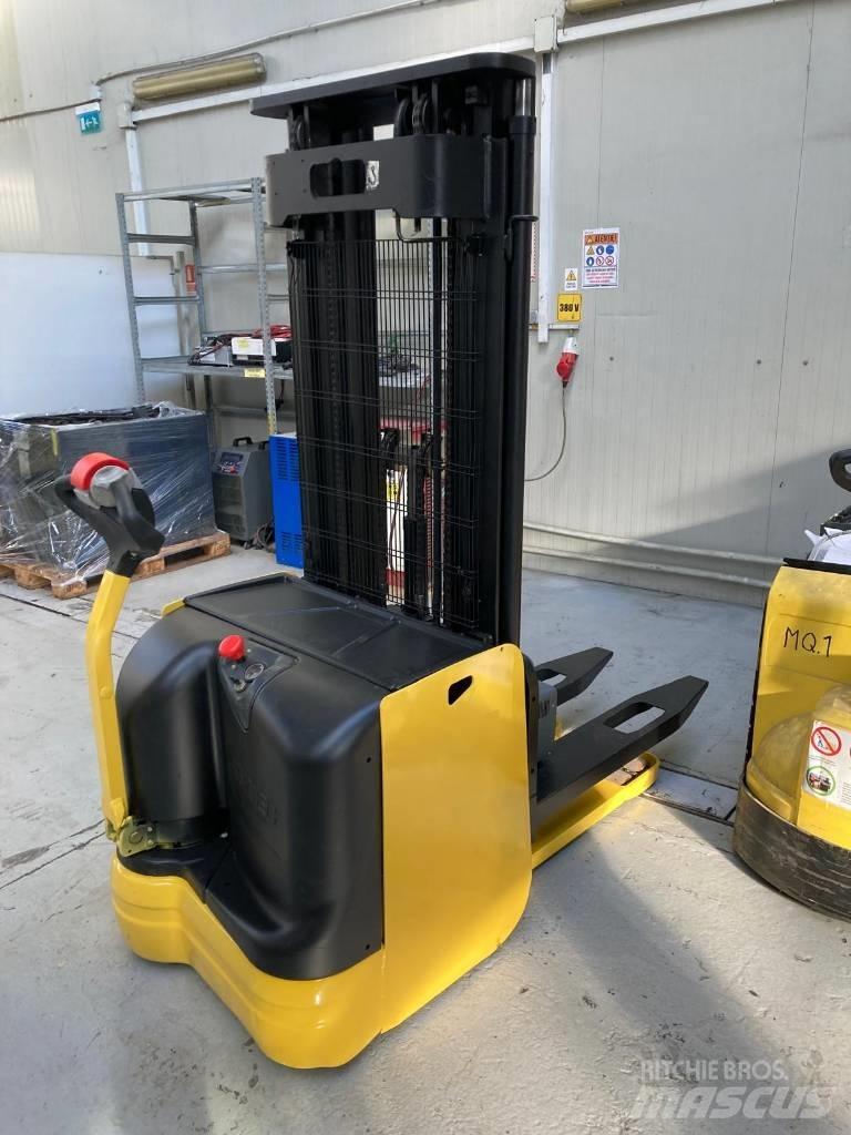 Hyster S 1.6 Pedestrian stacker