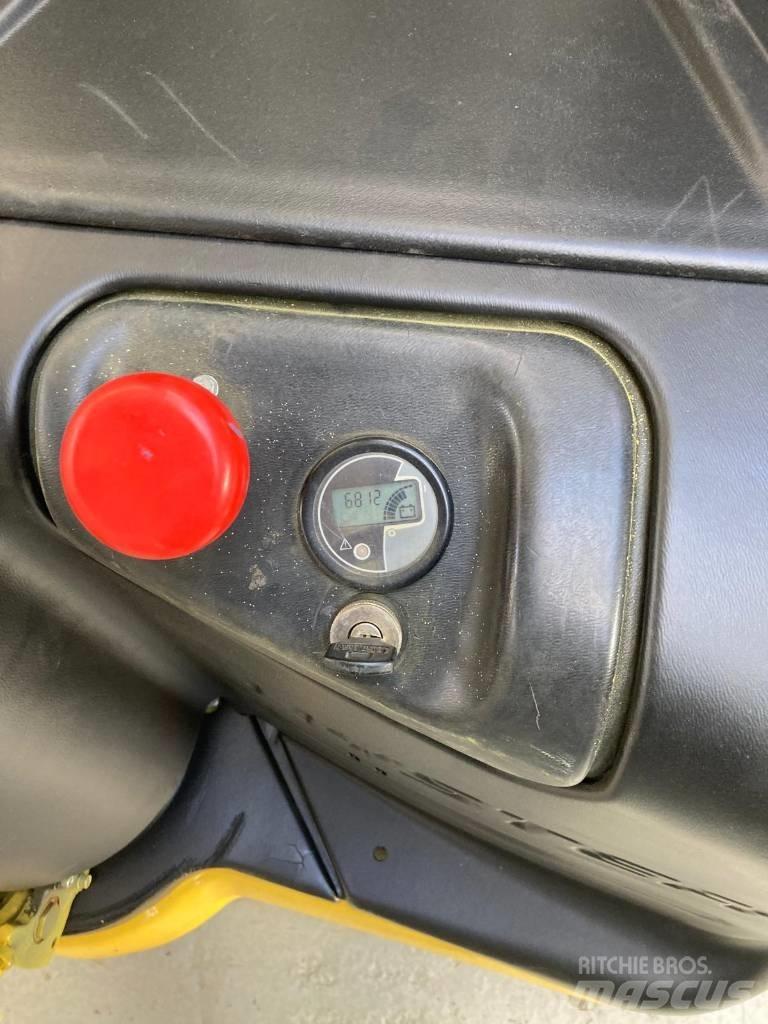 Hyster S 1.6 Pedestrian stacker