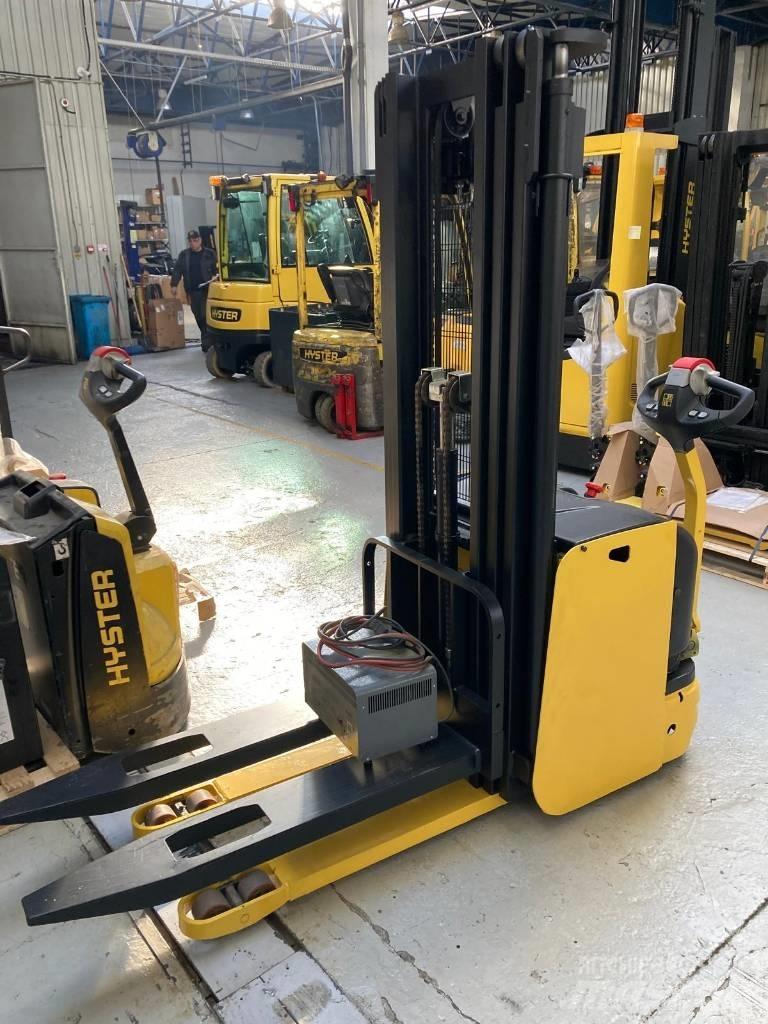 Hyster S 1.6 Pedestrian stacker