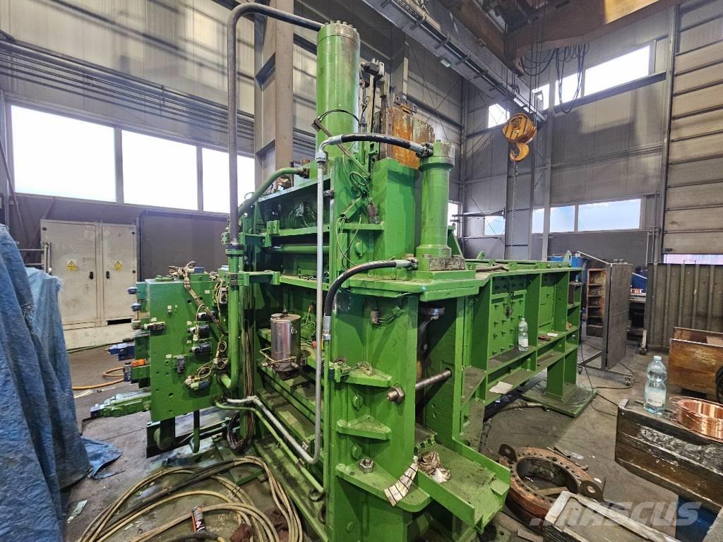  Henschel 30 x 30 Bale