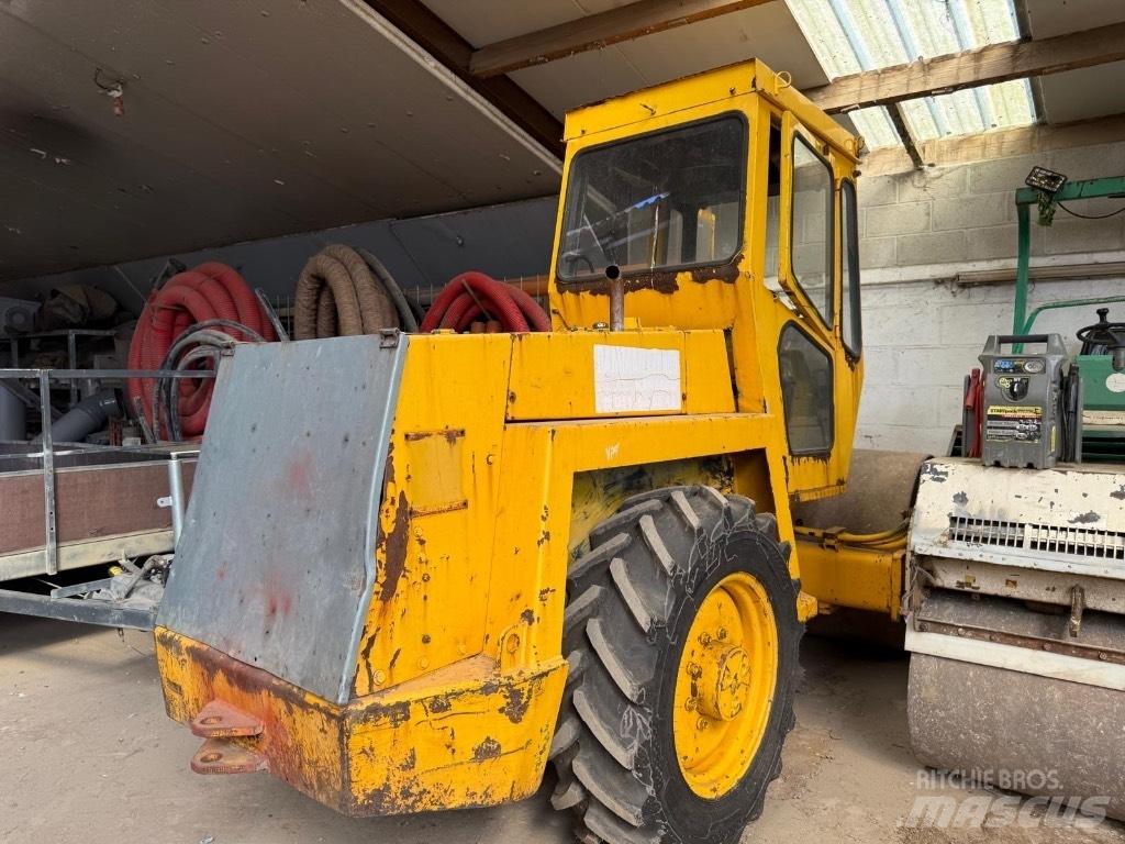 Bomag BV 142 Twin drum rollers