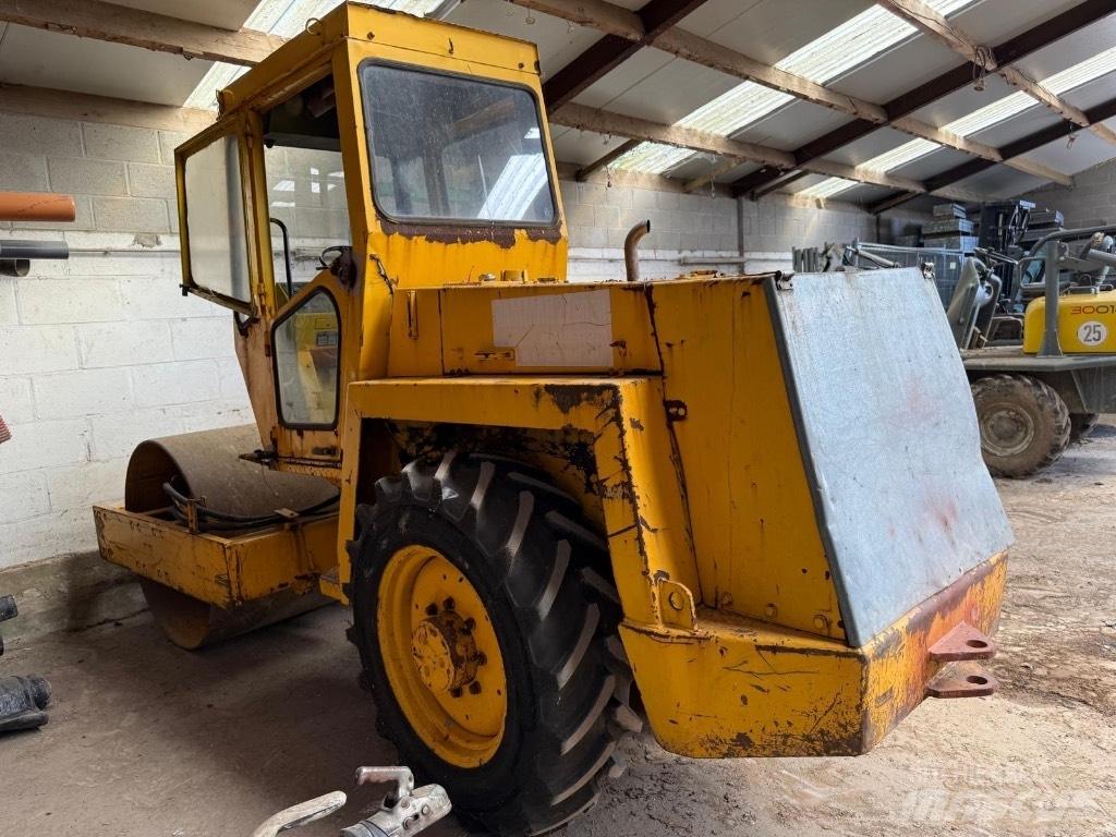 Bomag BV 142 Twin drum rollers